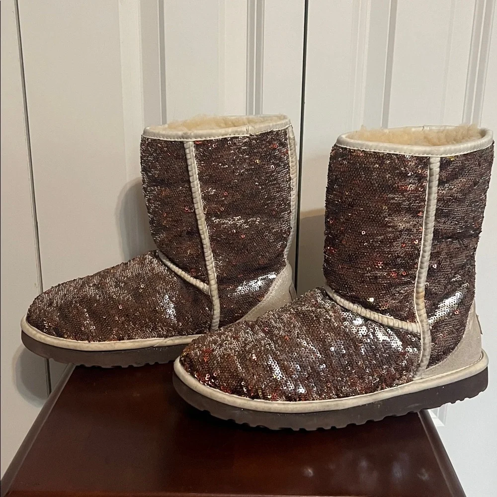 UGG Sequin Rose Gold Classic Short Boots Women's 7.5 F19012G